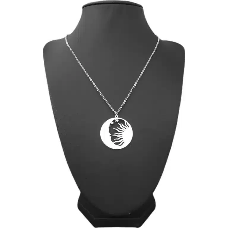 Bracelet lune soleil rond en acier inoxydable dans un fond noir